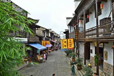 七岁女孩患上骨肉瘤危及生命,医生建议截肢治疗,父母想找一份工作为孩子凑齐治疗费用